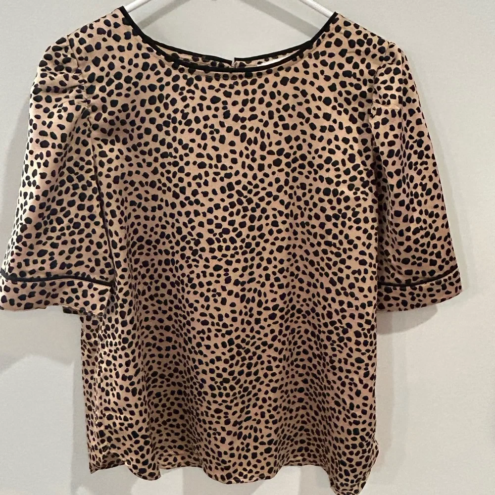 Dotted Puff Sleeve Top - Picture 2 of 3